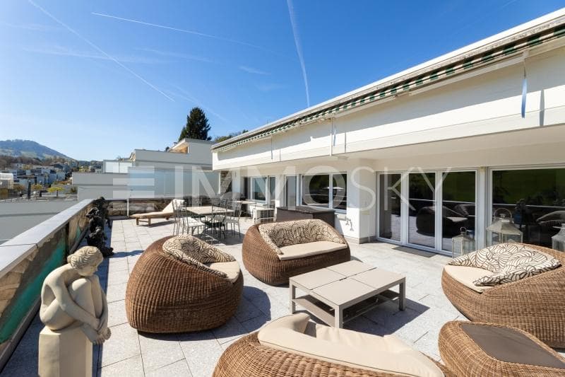 Über dem Zürichsee – Stilvolles Wohnen mit spektakulärer Aussicht
