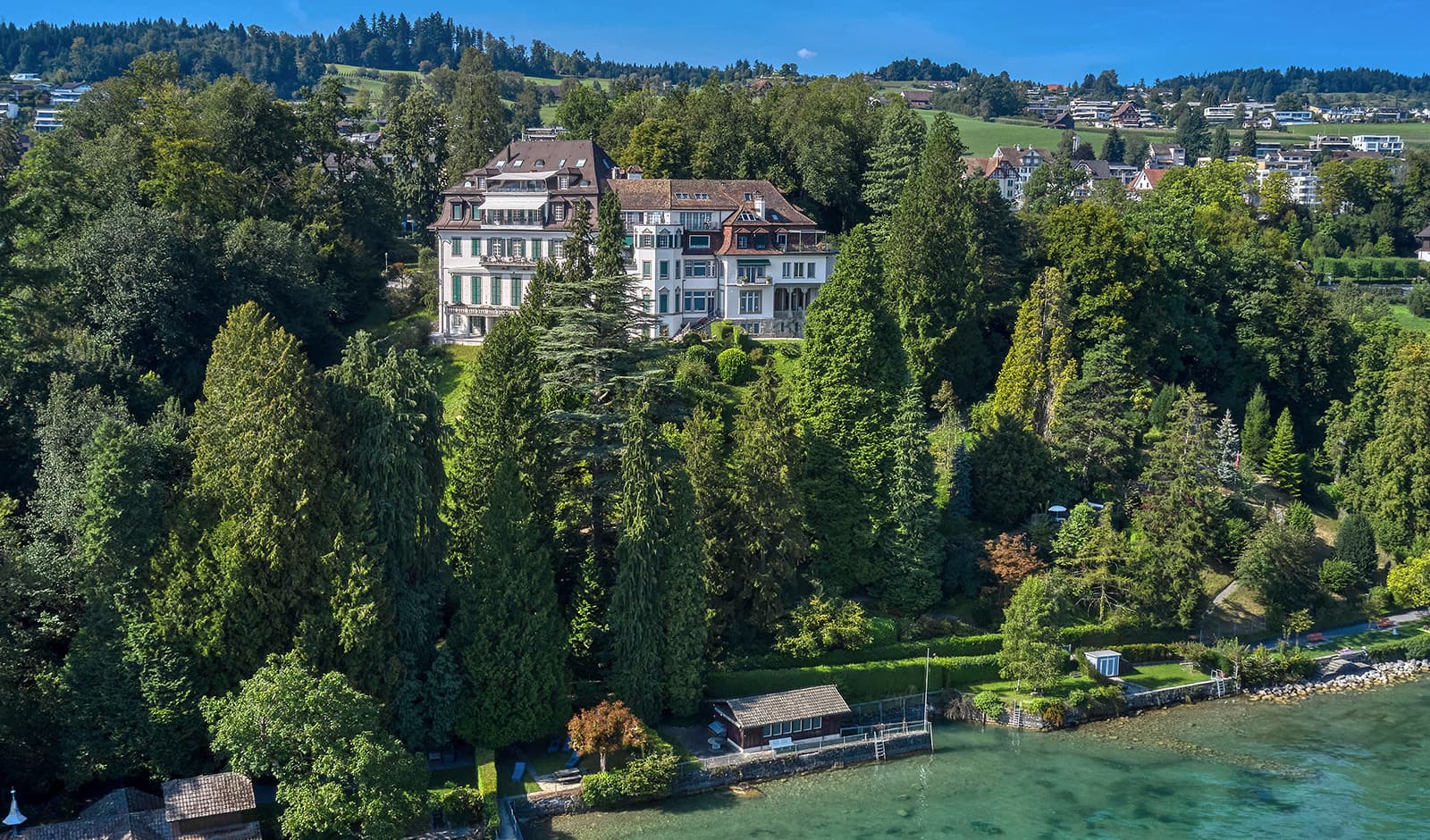 Geschichtsträchtiger Wohnsitz am See – Prestige-Adresse in Meggen