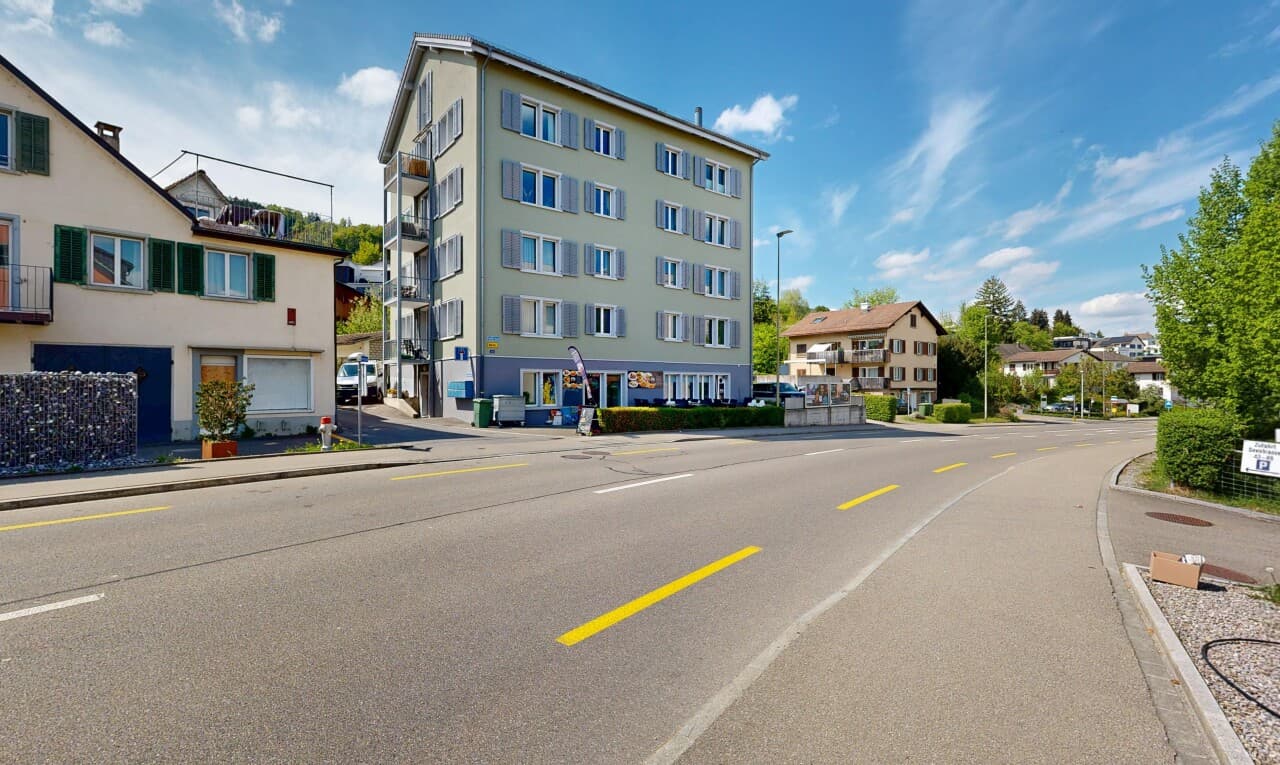 Renovierte Wohnung mit Balkon und Nähe zum See