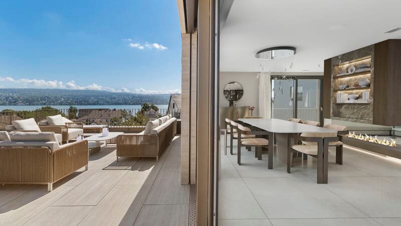 Lakeside Grace – Where Architecture Meets Luxury