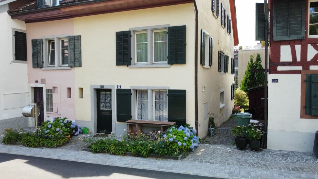 4.5-Zimmer-Einfamilieneckhaus: Wohnjuwel mit Geschichte!