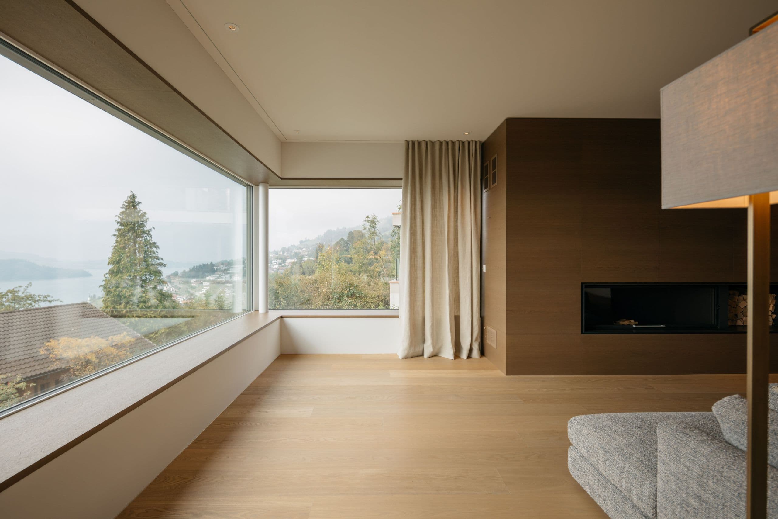 Beeindruckende Neubauvilla mit See und Bergsicht